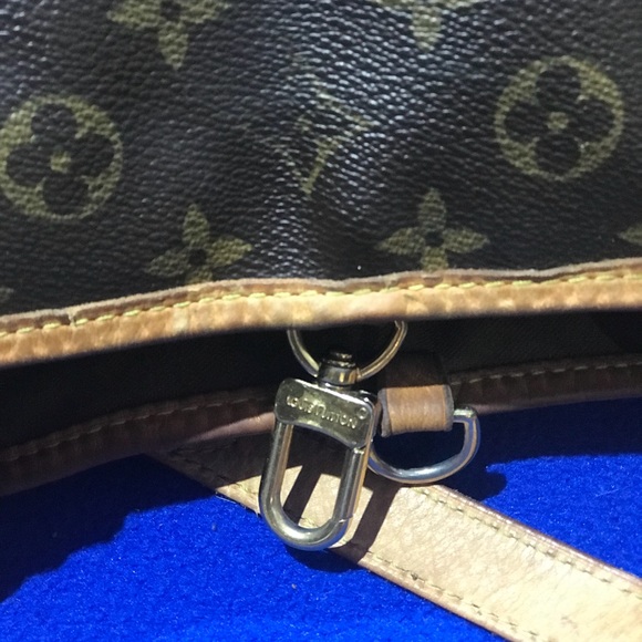 Louis Vuitton - Picture 5 of 6